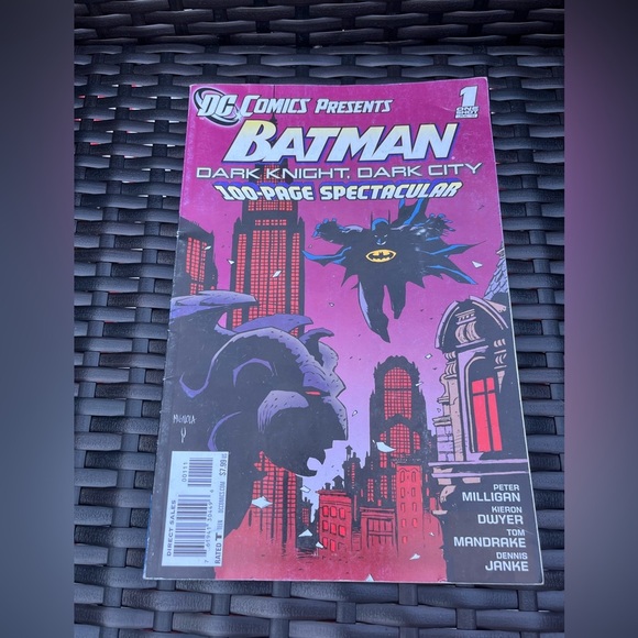 DC comics Dark Knight, Dark City 100-page spectacular comic book magazine - Picture 1 of 2